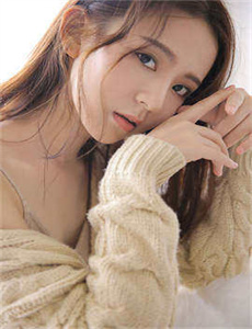 庭院里的女人